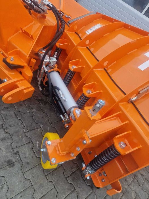 Pług hydrauliczny odśnieżny strzałkowy INTER-TECH 3.15m