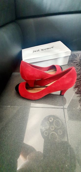 Buty na obcasie Nowe