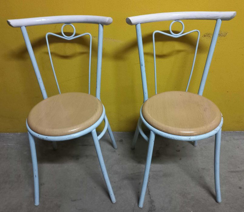 Mesa Oval de Cozinha com 2 Cadeiras