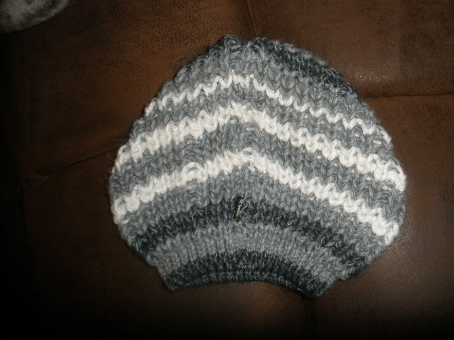 Czapka damska biało szara Vello