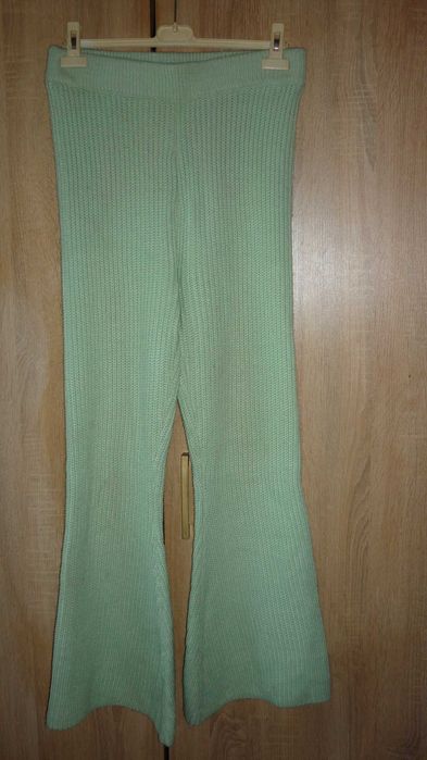 Asos- dzianinowe ciepłe dzwony  r; 40