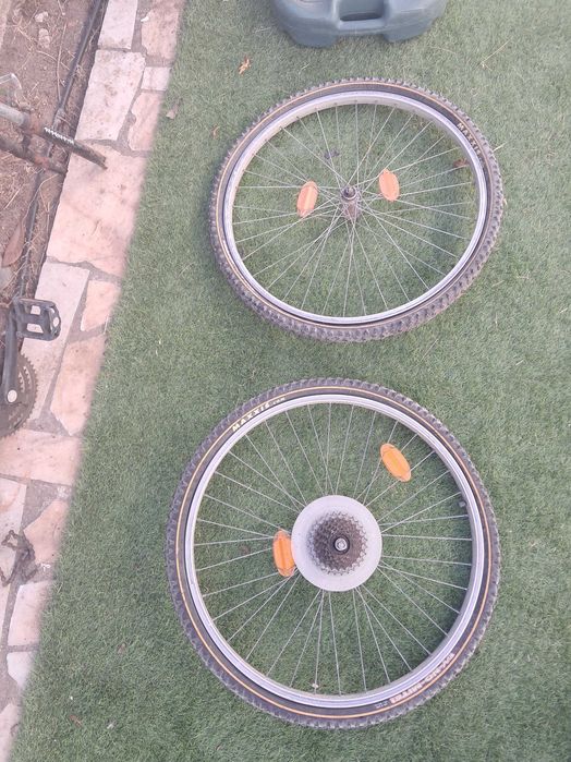 Bicicleta usada desmontada