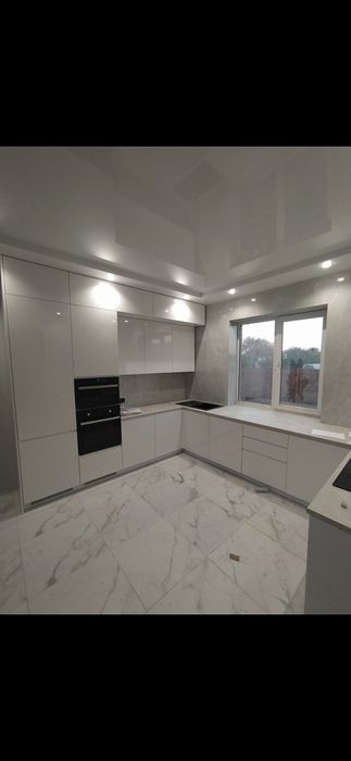 Шкаф купе со склада и под заказ.прихожие,кухни.