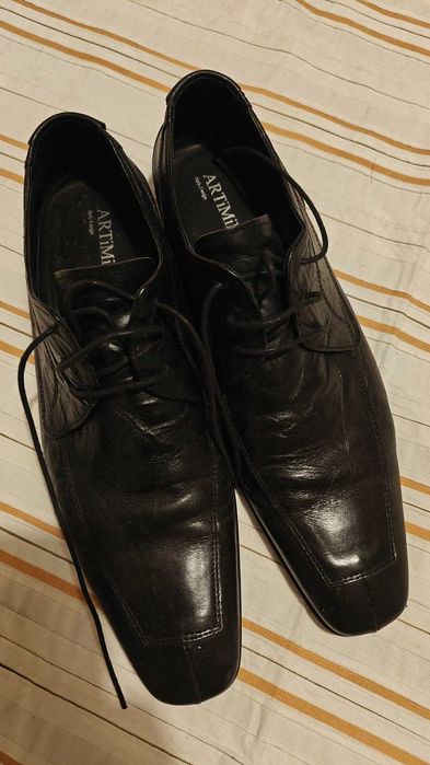Sapatos em pele genuína