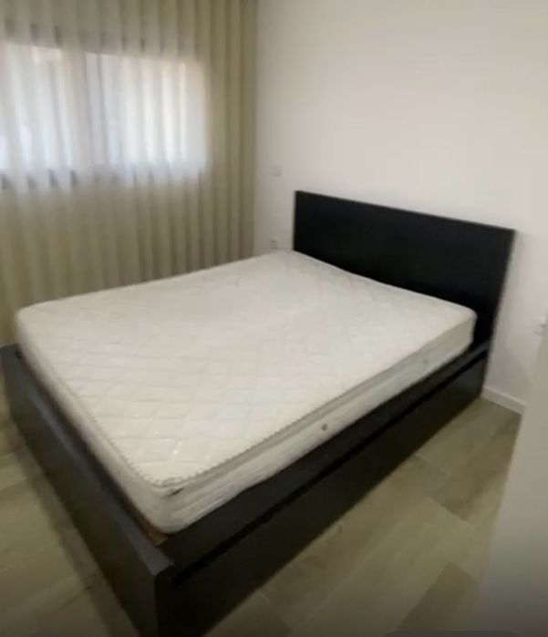 Cama de casal  com 2 gavetas