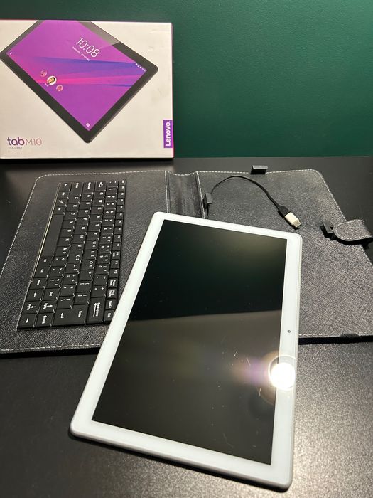Tablet Lenovo Tab M10 Polar white plus etui z klawiaturą