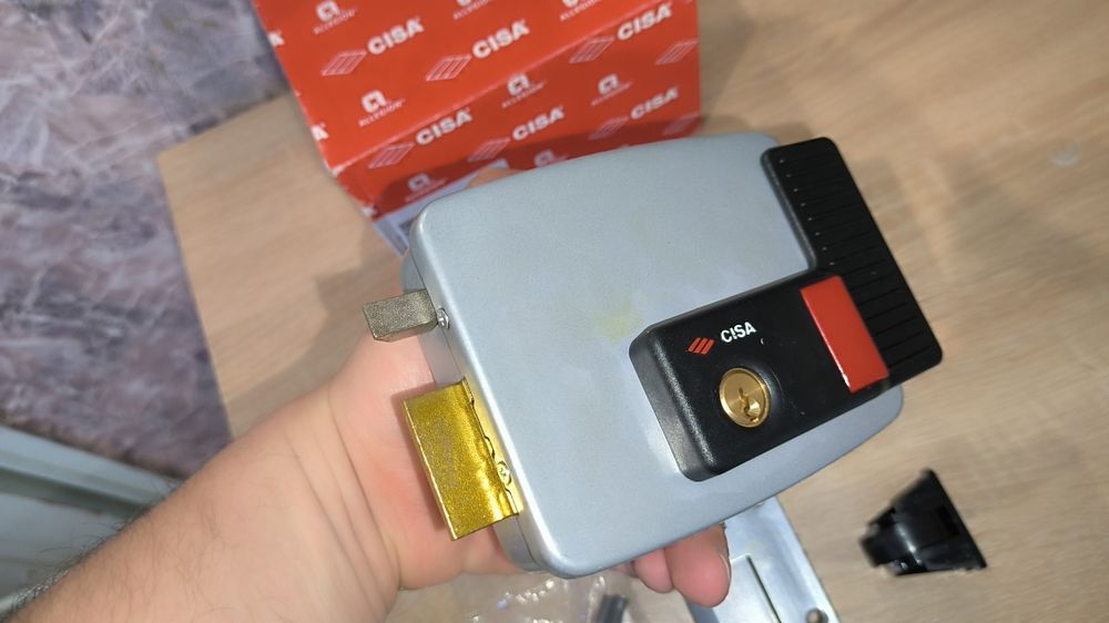 Замок накладний електромеханічний Cisa 1.11630.50.2