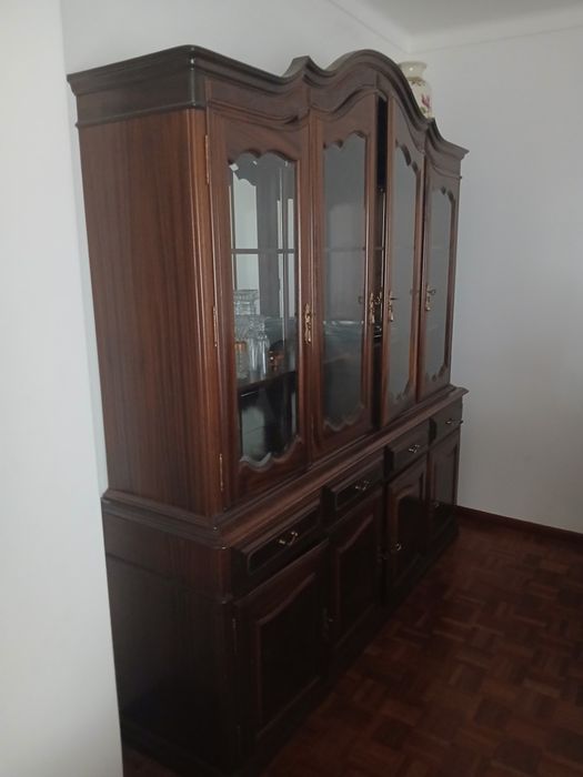 Cristaleira e Mesa de Sala