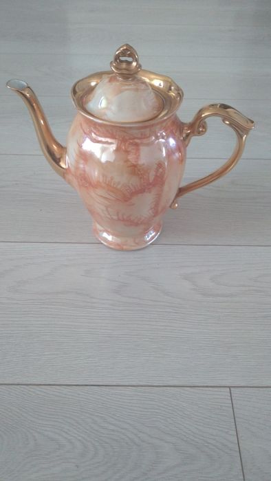 Czajniczek z porcelana nowy
