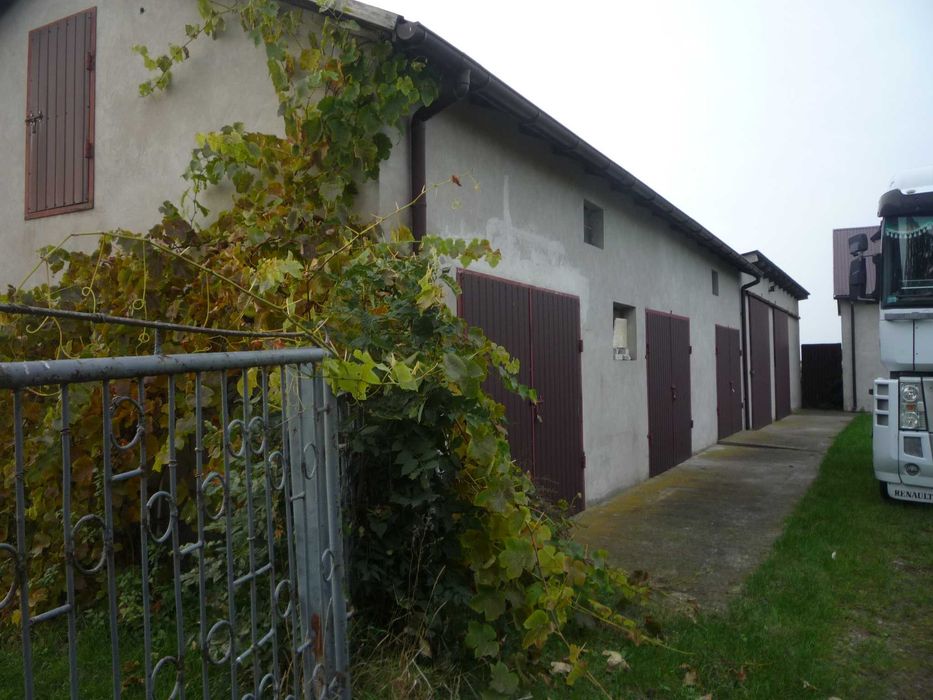 Dom z zabudowaną działką 3 tys. m kw.