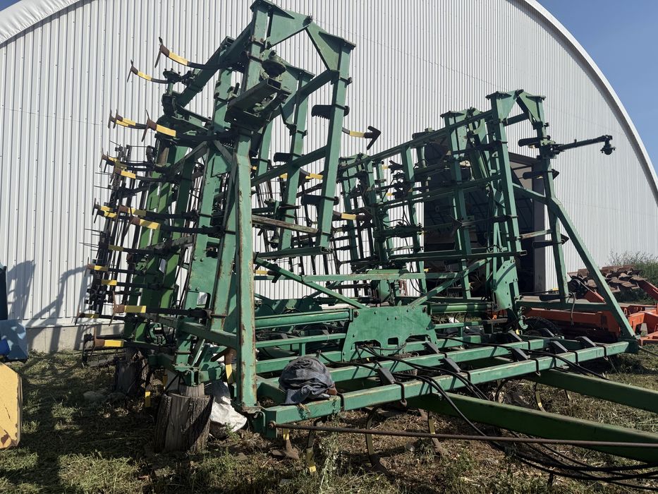 Культиватор John Deere 985
