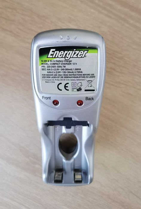 Зарядное устройство для аккумуляторов AA/AAA Duracell CEF21