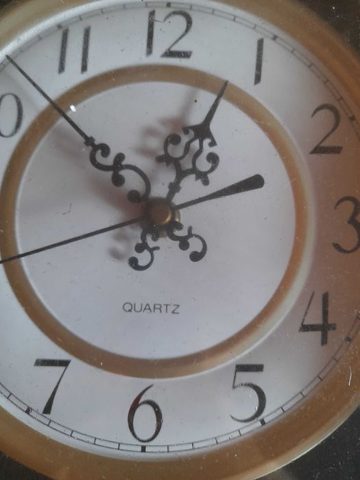 Relógio de pêndulo antigo