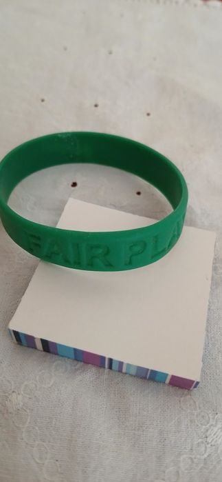Duas pulseiras de silicone Babybel