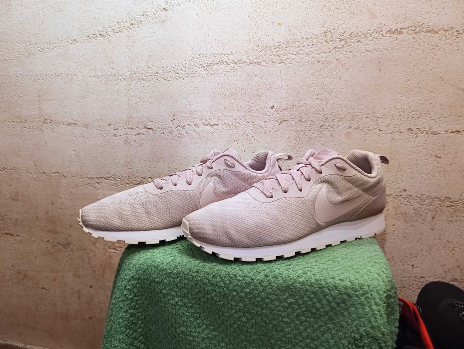 Damskie sneakersy NIKE MD RUNNER 2 ENG MESH r.42.5 stan bardzo dobry