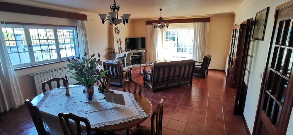 Moradia isolada T4+1 no centro de Santa Comba Dão