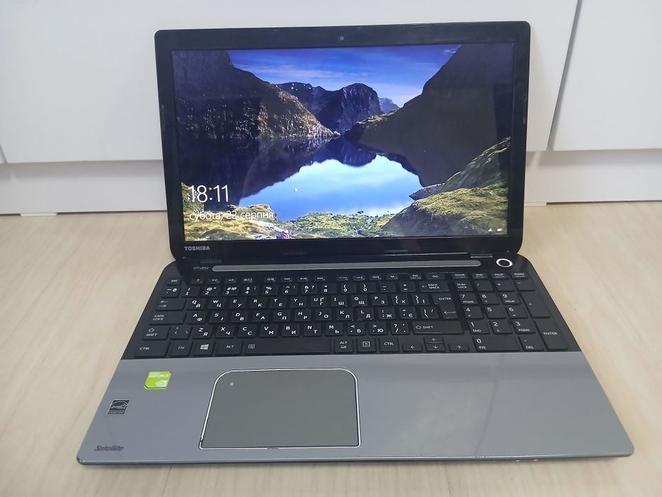 Ноутбук Toshiba Satellite L50-A-19P, i7. SSD