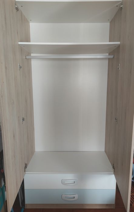 Roupeiro em bom estado