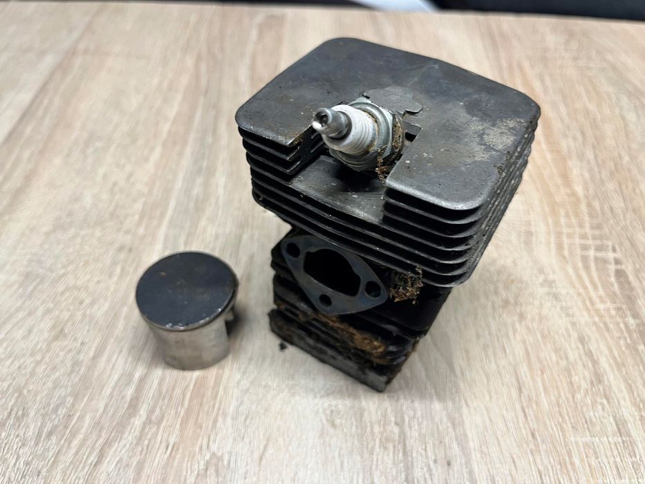 Uniropa P 390 Cylinder Tłok Oryginał Komplet
