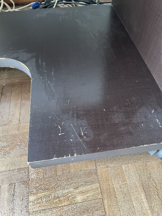 Secretária com prateleira para teclado