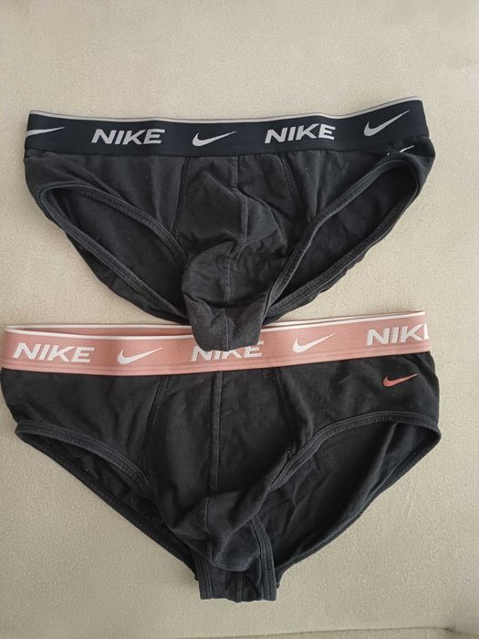Dwie pary slipów Nike
