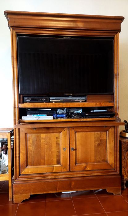 Móvel em Madeira de Cerejeira maciça