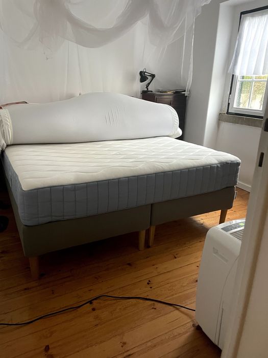 Vendo cama LYNGÖR 180 × 200 cm, em muito bom estado.