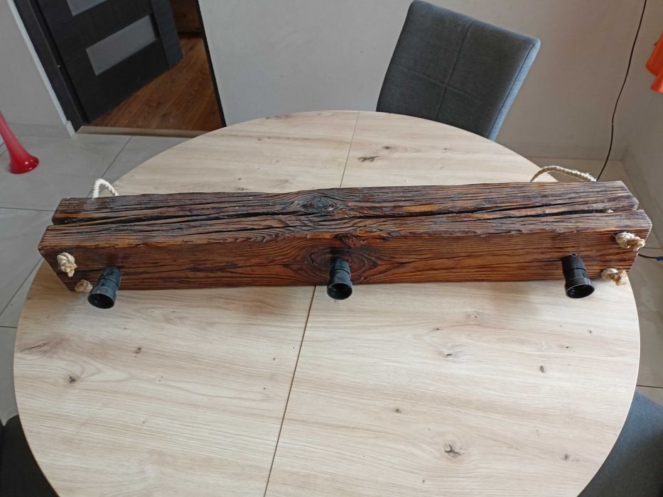 Lampa wisząca ze starej belki