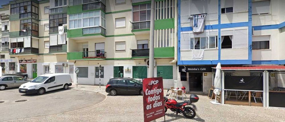 Aluga-se cadeira para Barbeiro/Cabeleireira em salão!