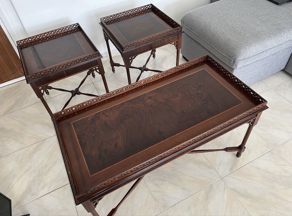 Conjunto de 3 mesas clássicas em Madeira Estilo Inglês- Mesa de centro + 2 Mesas de Apoio