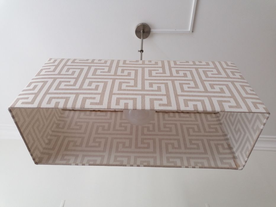 Candeeiro de teto para sala de jantar ou cozinha.