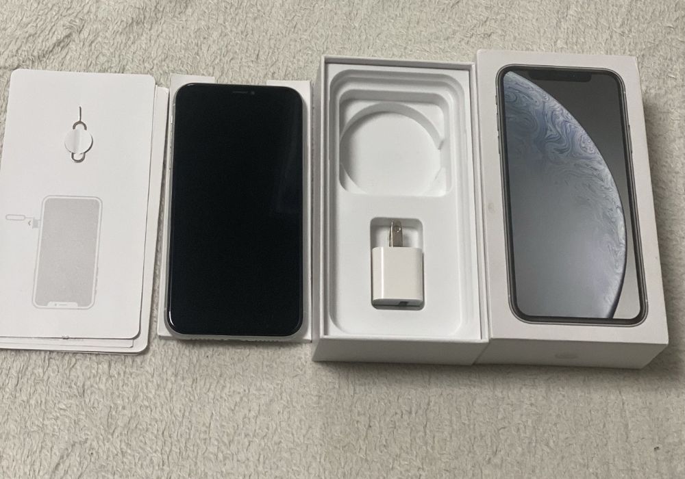 Продам айфон ХР на 64 гб 77акб