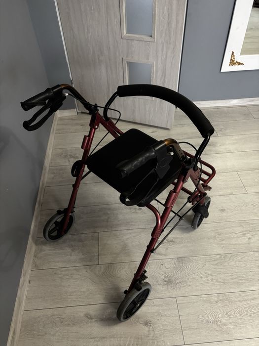 Balkonik na kółkach z siedziskiem