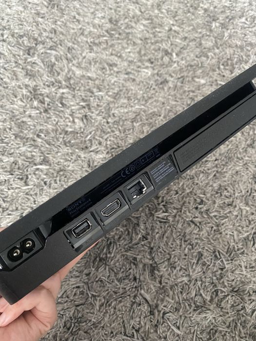 Konsola Playstation 4 Slim