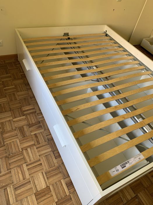 Cama IKEA BRIMNES 140x200 c/ arrumação + estrados