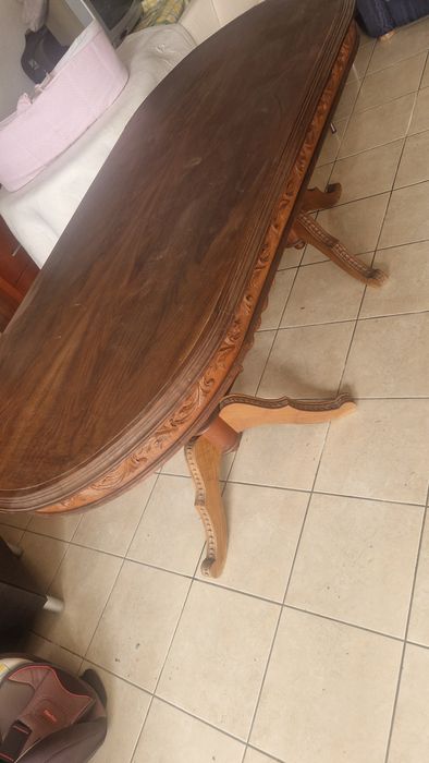 Mesa em madeira castanho