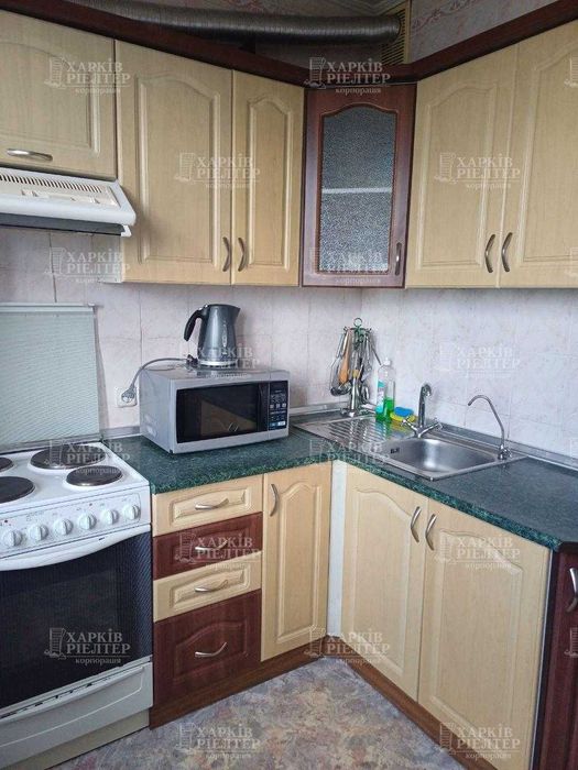 GA D2 продам 3 ком кв 71.3 м2  8/16  рядом со входом метро Перемога Алексеевка Харьков, полностью жилое состояние