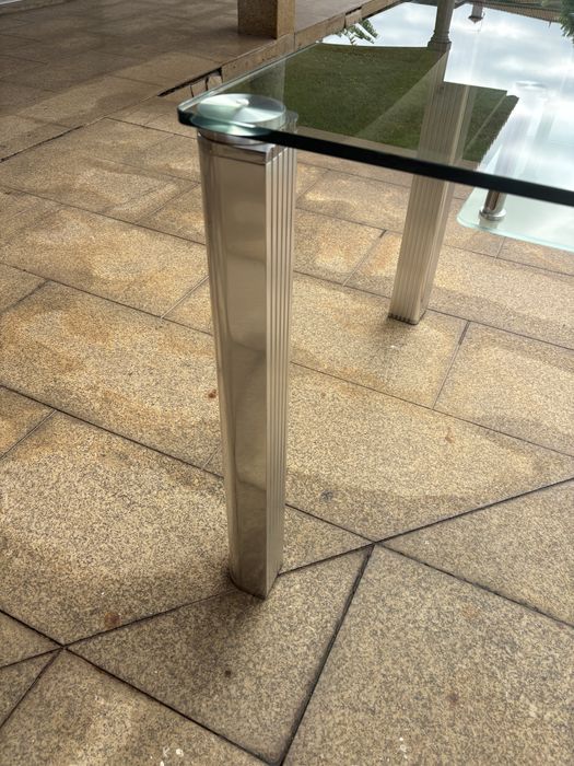 Mesa de cosinha 1x1 em vidro ……………………