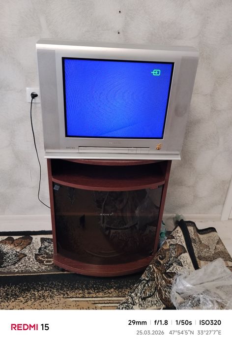 Телевізор разом із тумбою