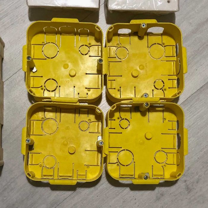 Caixas de derivação e aparelhagem