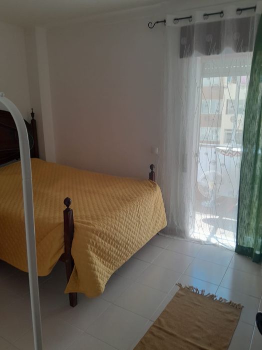 Quarto mobilado com despesas incluidas