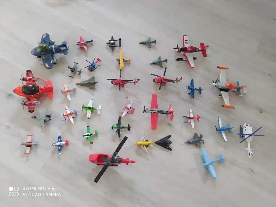 samoloty, zabawki, dusty