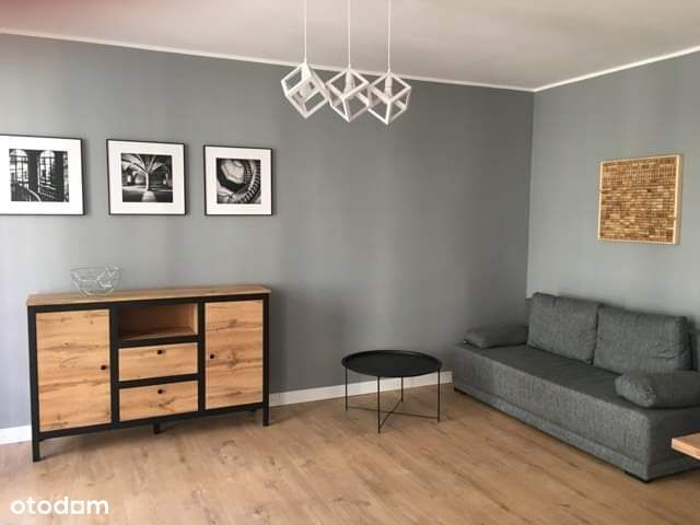 Kawalerka 35 m2 w kamienicy w centrum