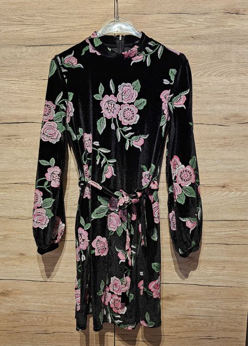 Sukienka welurowa z nadrukiem Mohito