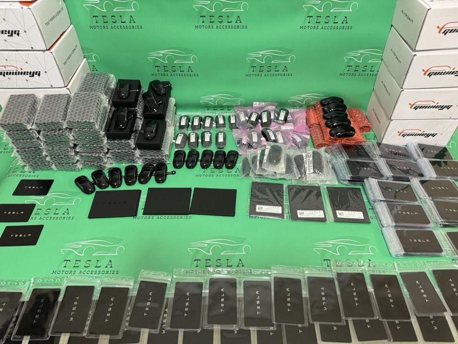 Ключ карти та ключ машинки на всі моделі Tesla