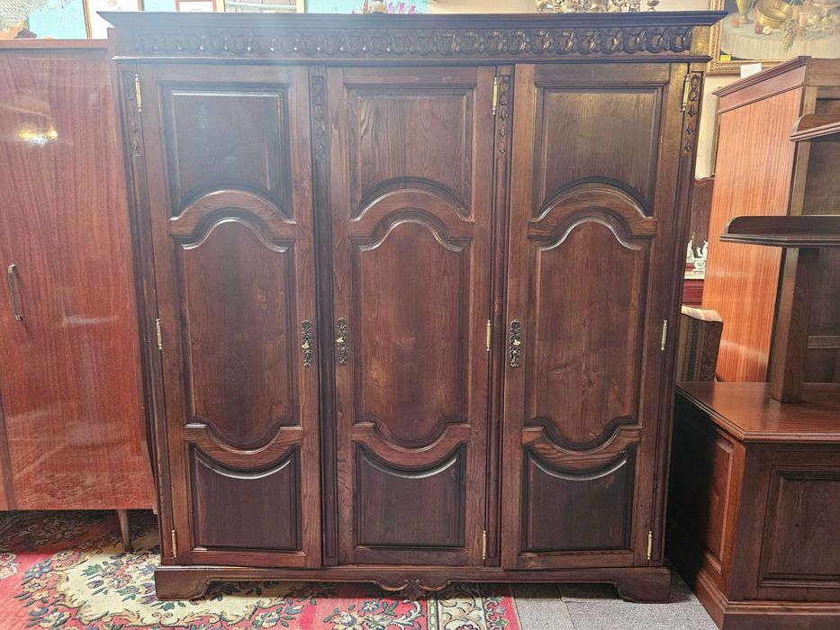 Roupeiro de três portas - Bom estado geral