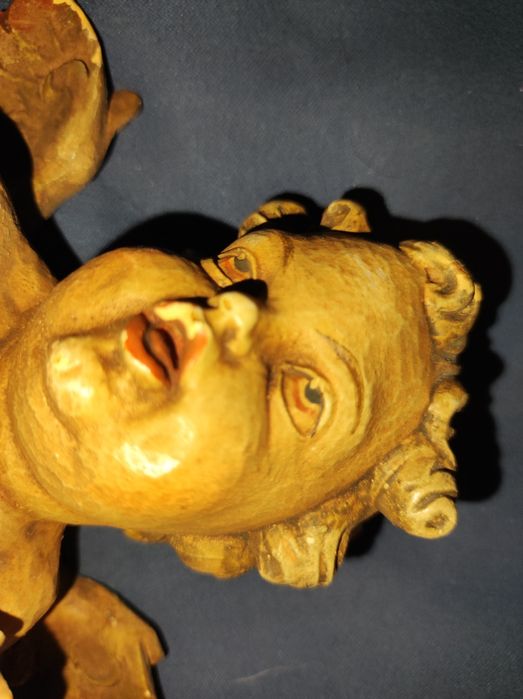 Stary aniołek putto