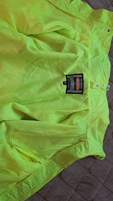 Нова куртка робочча