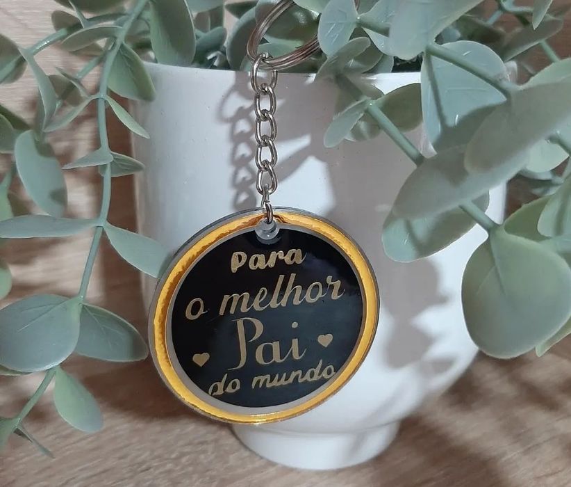 Porta chaves com frases.