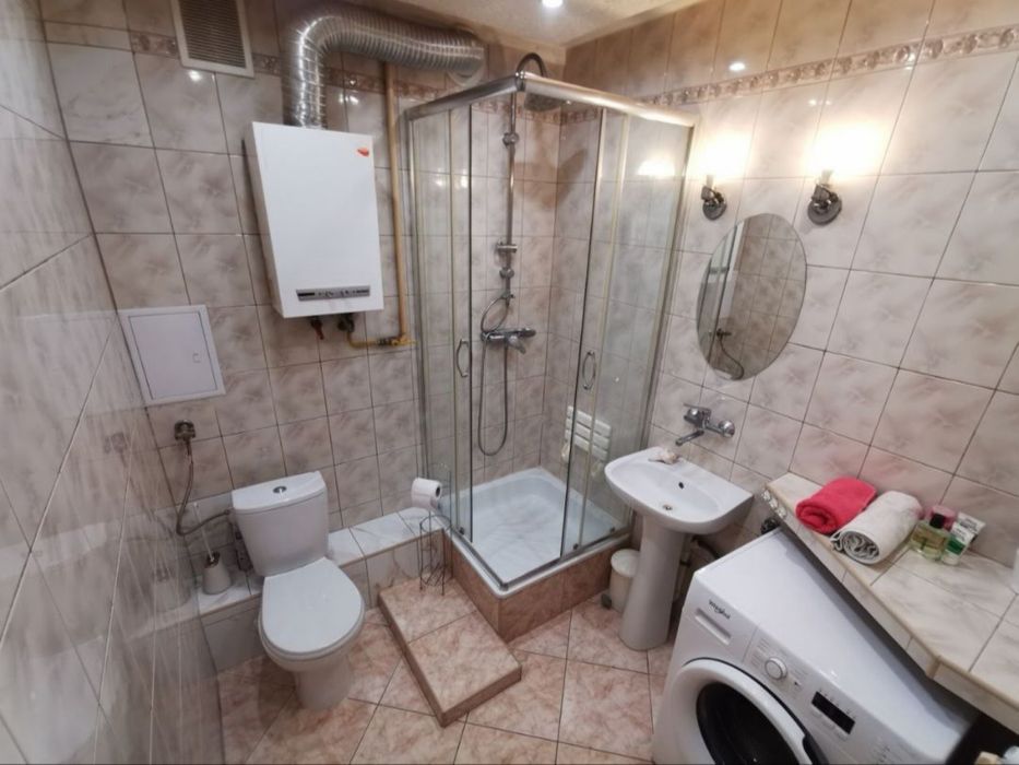 Sprzedam jasne i ustawne mieszkanie 2-pokojowe (45,5 m²) z balkonem w ścisłym centrum miasta!